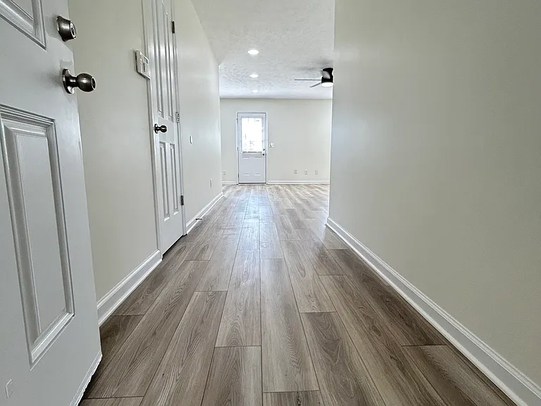 335 Sarna Dr — Photo 3