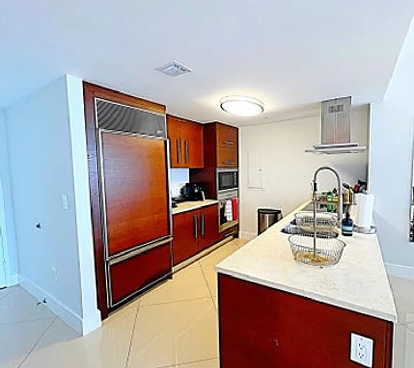 495 Brickell Ave #1605