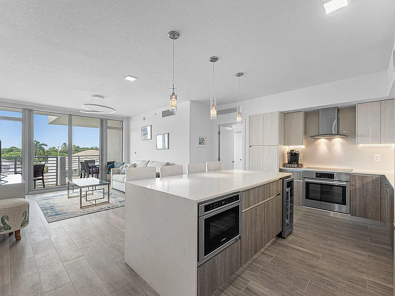 111 SE 1st Ave #406 — Photo 3