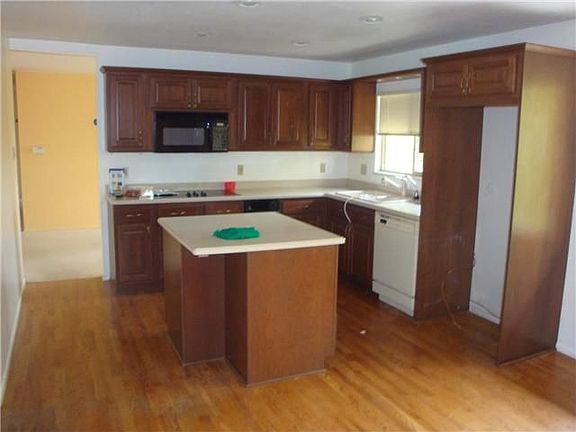 5th image of 2373 S Olive St