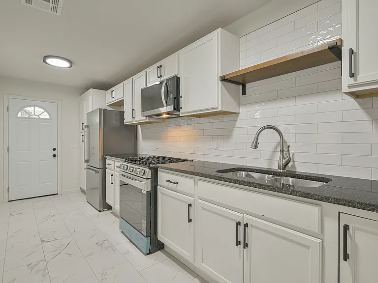 1524 NW 45th St — Photo 10