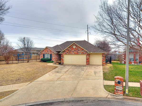 3204 Maple Ln, Moore, OK 73170