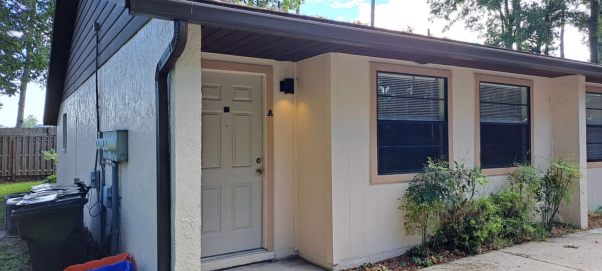 Building Photo - 1715 SW 69th Way