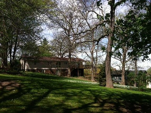 3rd image of 204 Oakwood Pl