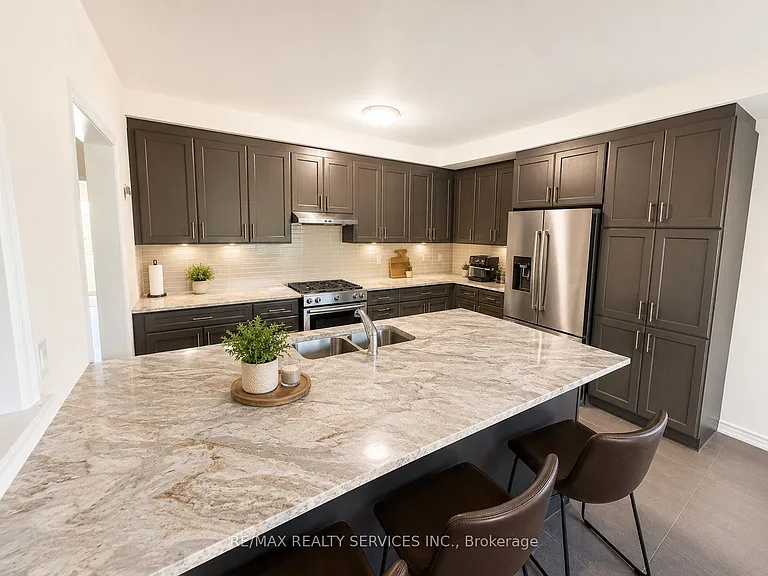 36 Dore Dr — Photo 5