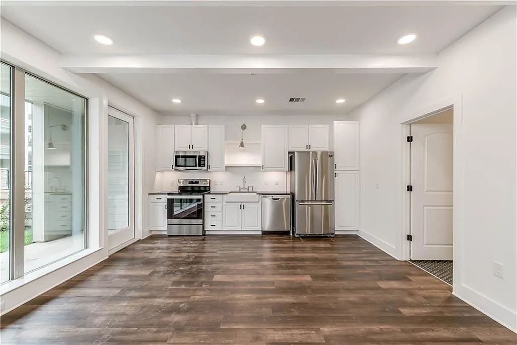 Building Photo - 4704 Sunset Trl #3102