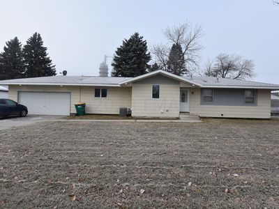 213 1st St E, Hunter, ND, 58048