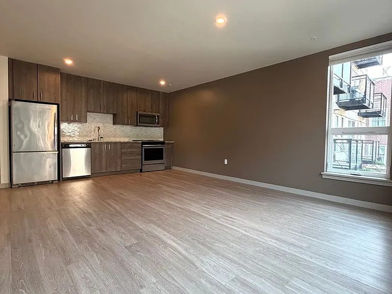 Lexington Apartments — Photo 27