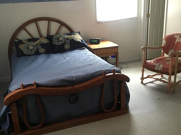4th image of 2357 Gladstone Ave #B