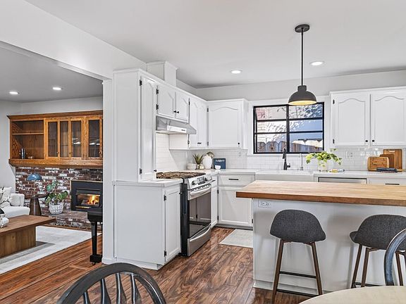 2nd image of 3049 Sunrise Cir