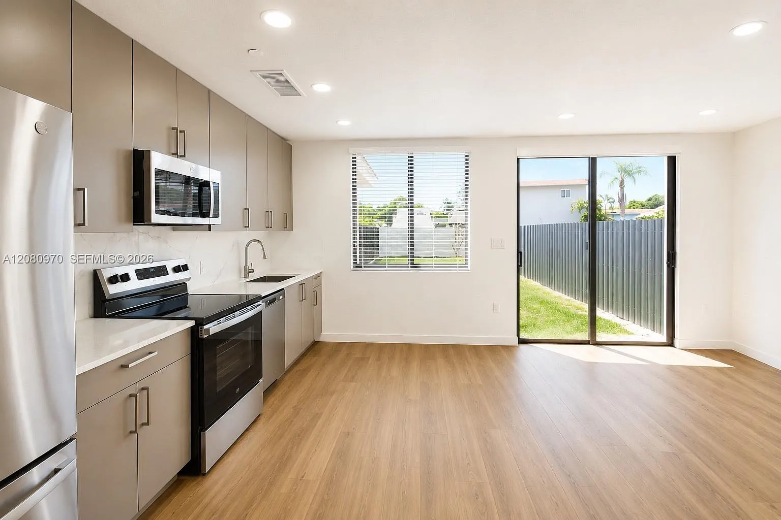3 bed, 3.0 bath, 1436 sqft, $3,650 — Photo 3