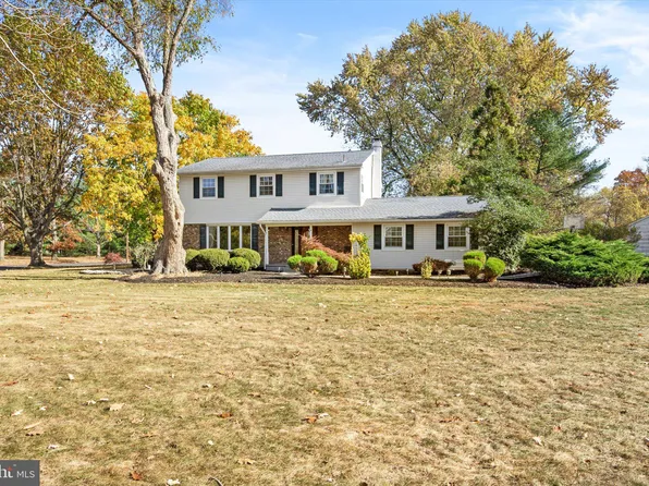 81 Oak Creek Rd, East Windsor, NJ 08520