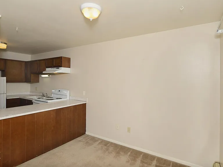 611 Stover St — Photo 7