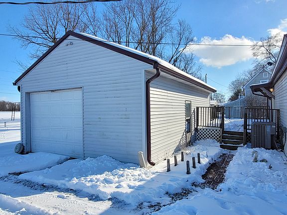 4th image of 2694 S Linn St