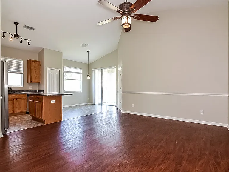 9252 Zincoe Ln — Photo 3