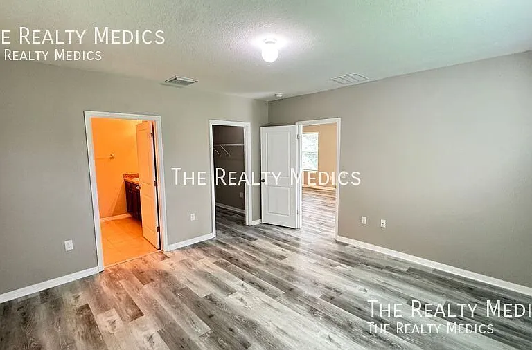 10906 Carlton Fields Dr — Photo 12