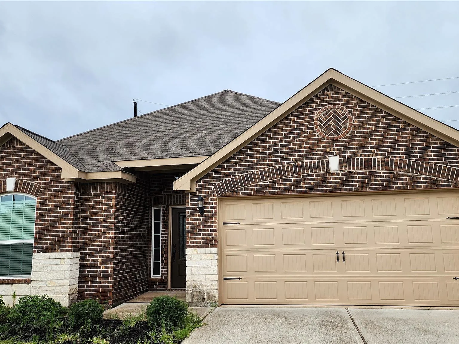 3 bed, 2.0 bath, 1741 sqft, $1,850 — Photo 2