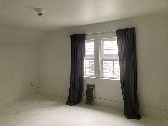 upstairs bedroom, has large closet