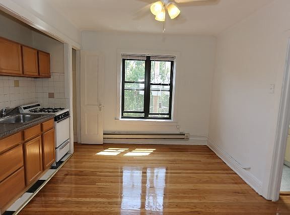 4th image of 429.5 W Belden Ave #D403b