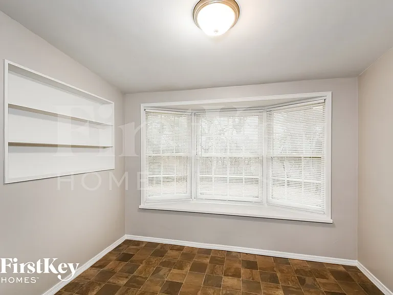 9846 Rivermont Dr — Photo 7