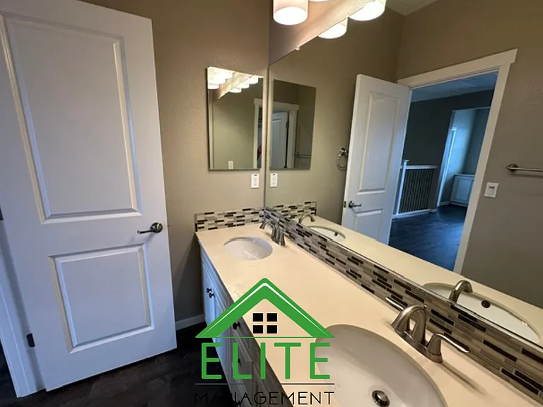 1084 Navigator Dr — Photo 17