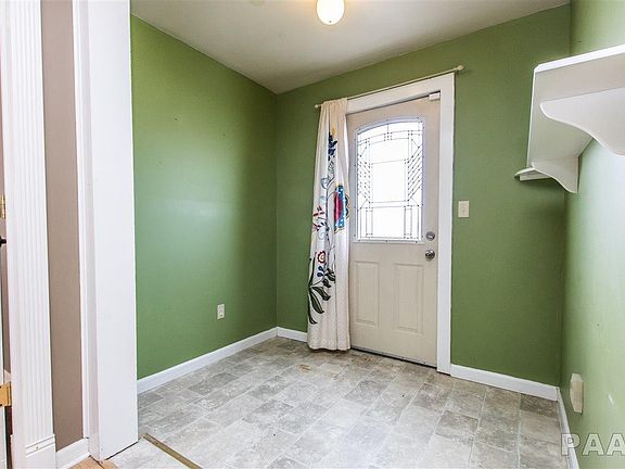 3rd image of 202 S Pekin Ln