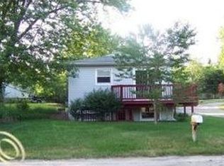 3402 Mahopac Rd, Lake Orion, MI 48360