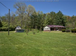 6 Coast Run Rd, Sandyville, WV 25275