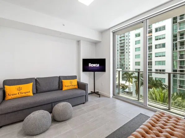 227 NE 2nd St, Miami, FL