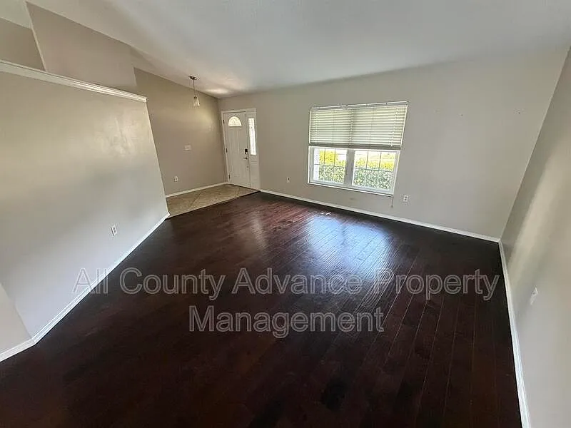 3 bed, 2.0 bath, 1771 sqft, $3,195 — Photo 2
