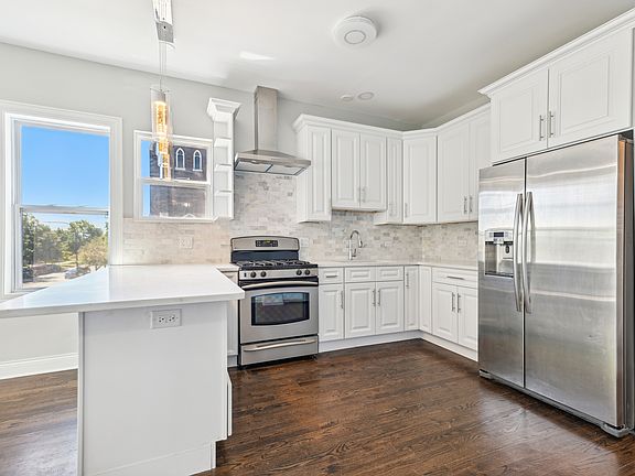4th image of 2944 S 48th Ct