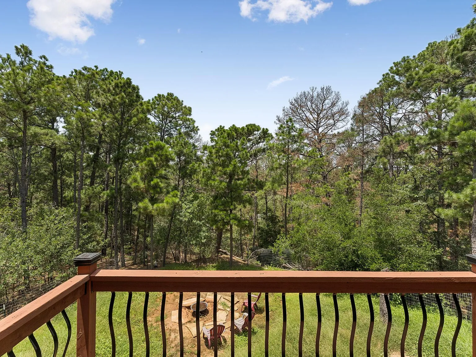 3 bed, 2.5 bath, 2700 sqft, $2,600 — Photo 2