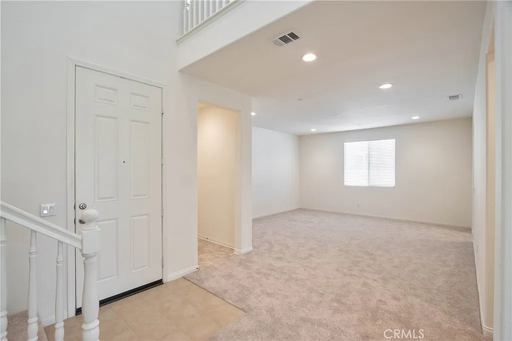 4 bed, 2.5 bath, 3058 sqft, $3,299 — Photo 3