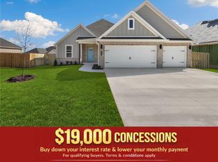 2121 Porter St, Pea Ridge, AR 72751