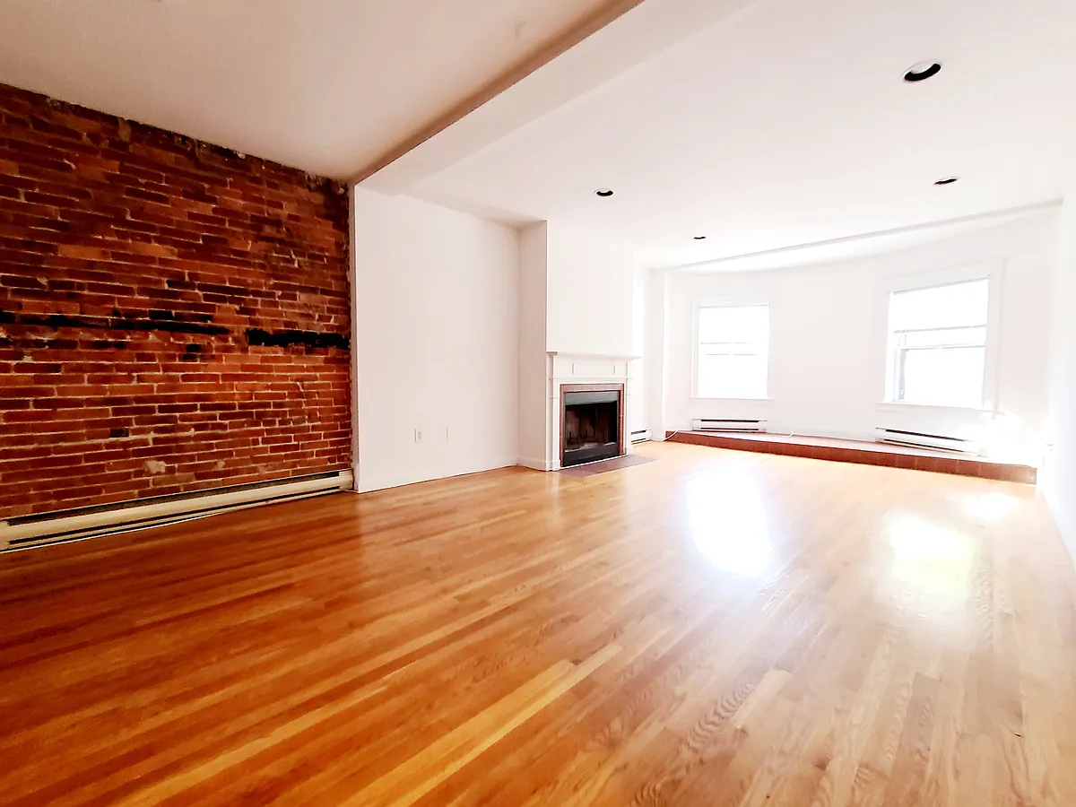 Building Photo - 1750 Washington St #11