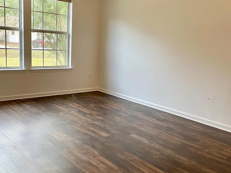 313 Lisbon Dr — Photo 6