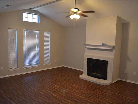 4th image of 1111 Glen Creek Dr