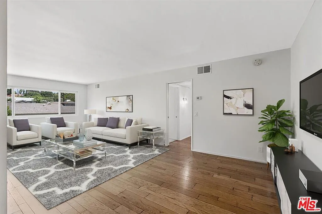 702 Park Ave — Photo 3