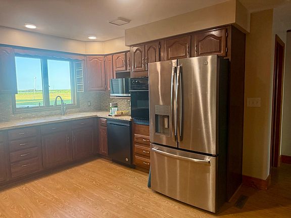 4th image of 809 Knodt Rd