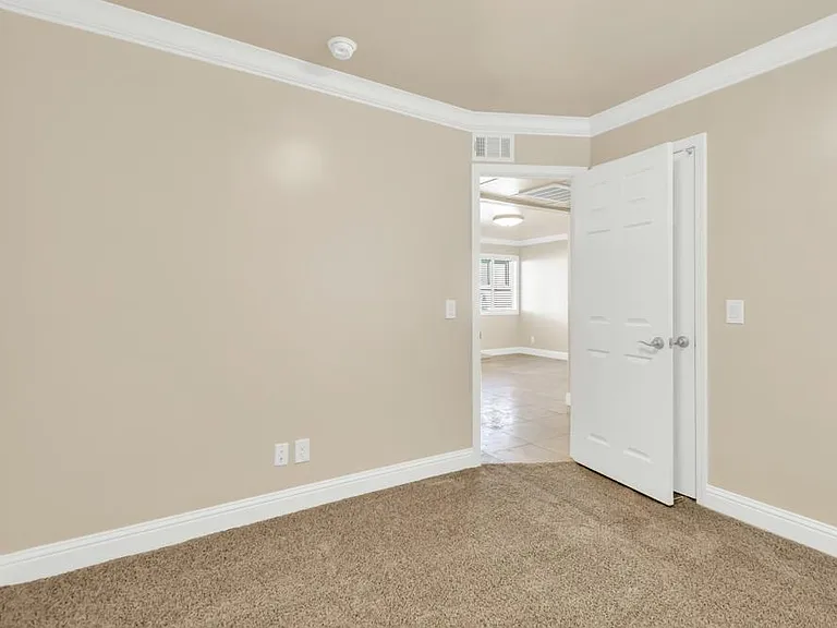 2418 V St #4 — Photo 6