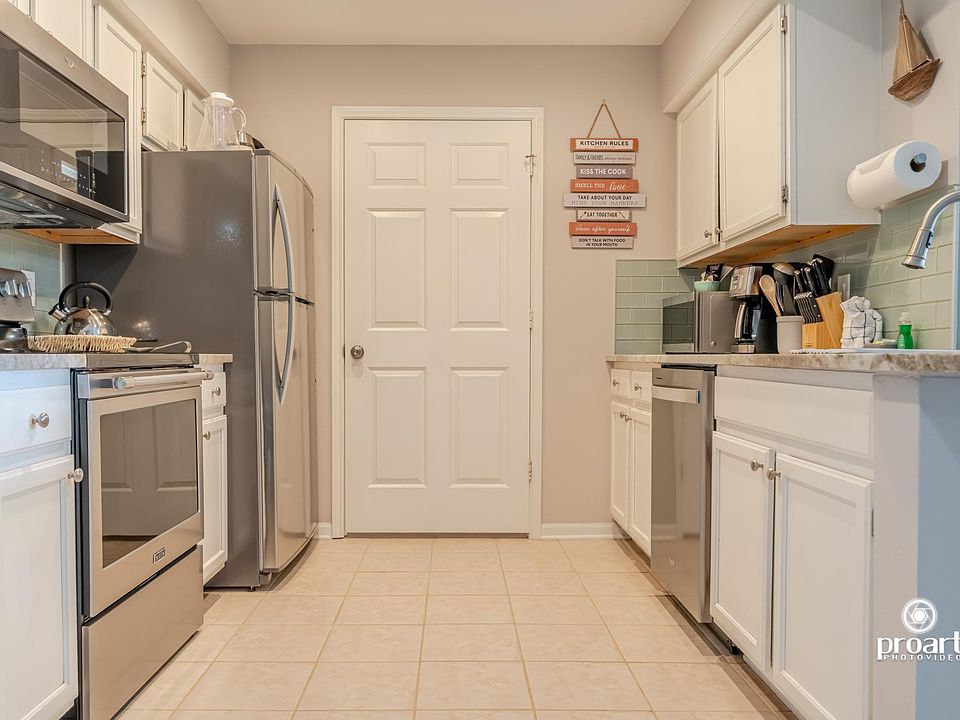 Full kitchen