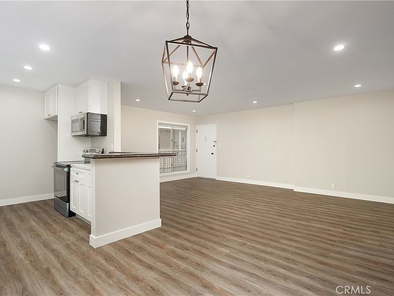 2nd image of 5320 Zelzah Ave APT 201