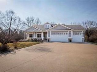 2606 Country Rdg, Muscatine, IA 52761