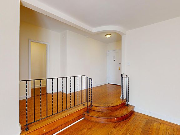 4th image of 246 E 46th St APT 4J