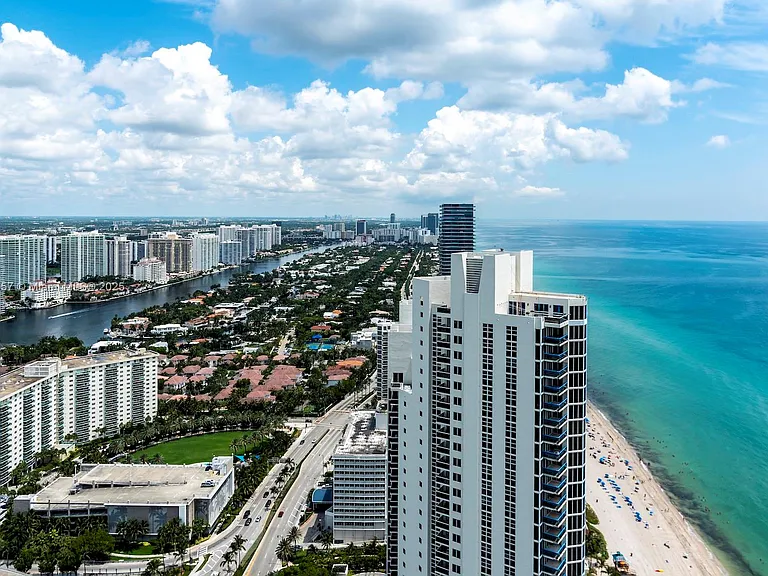 18975 Collins Ave #4102 — Photo 8