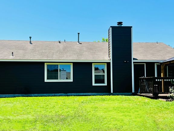 4th image of 607 Amaryllis Ave
