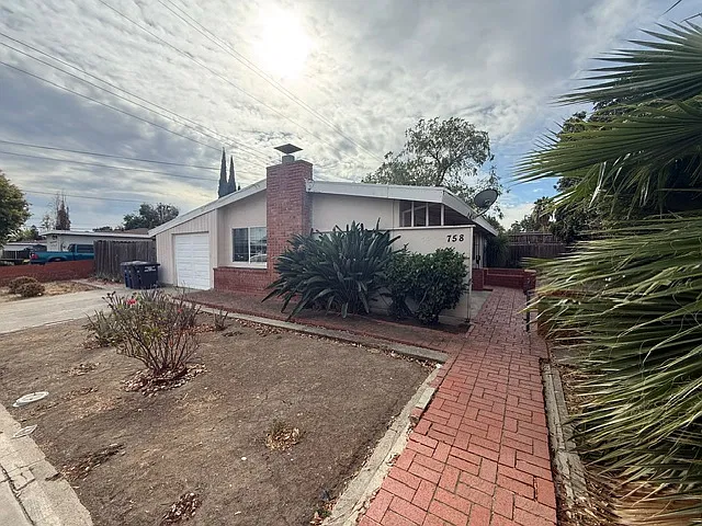 3 bed, 1064 sqft, $2,895 — Photo 4