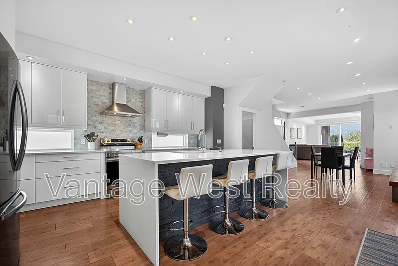 3 bed, 3.0 bath, $4,000 — Photo 2