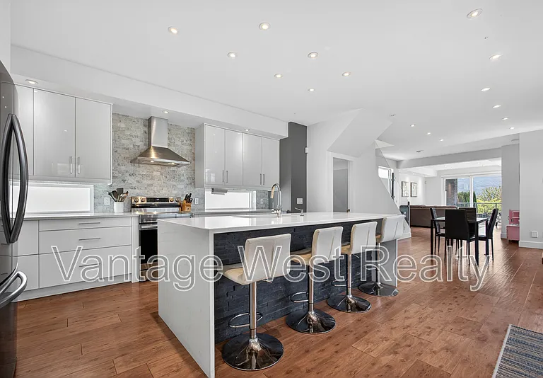 3859 Carrall Rd #1 — Photo 2