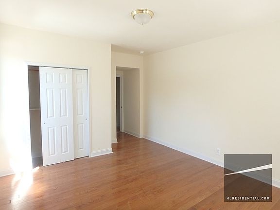 4th image of 1035 Washington Ave APT 1B